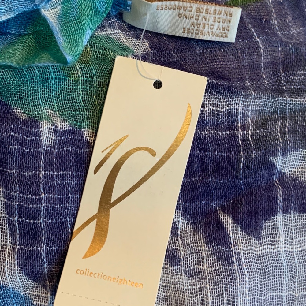 NWT floral scarf - Picture 4 of 7